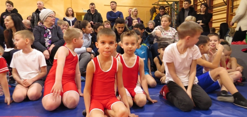Соревнования по греко-римской борьбе среди самых маленьких борцов